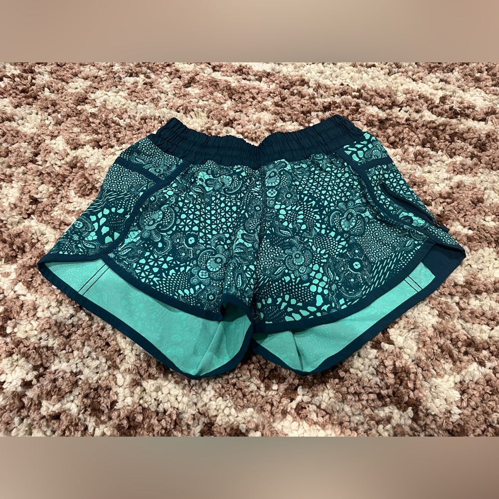 Great condition, Lululemon track that short 3” size 4
